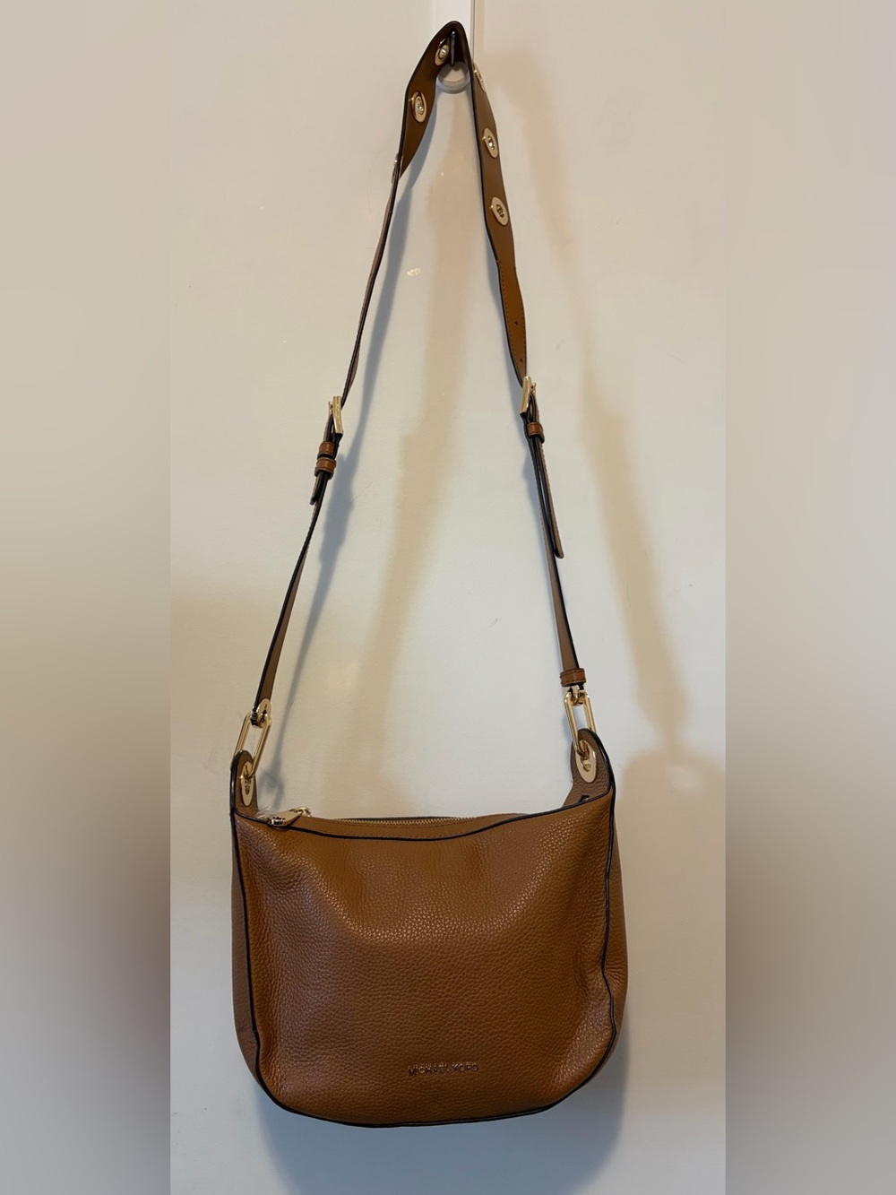 MICHAEL KORS RAVEN MESSENGER CROSSBODY BAG LEATHER GOLD HARDWARE CAMEL BROWN - Picture 4 of 15